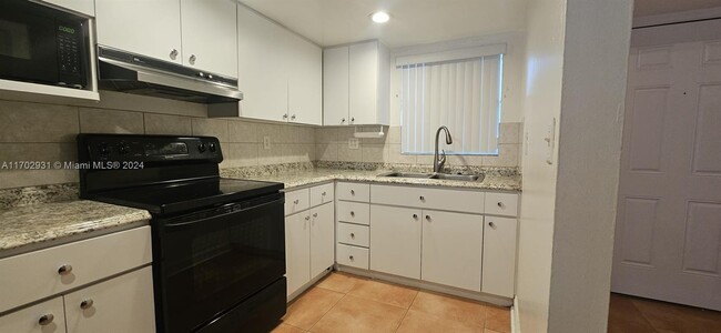 Photo - 200 NW 87th Ave Condominio Unidad J222