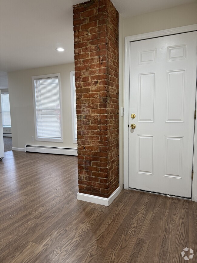 Building Photo - 404 Merrimack St Unit 2 Bedroom Rental