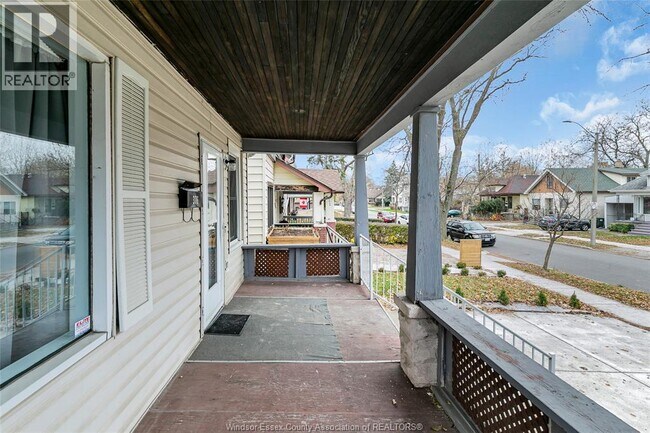 Photo - 376 Ellis St W