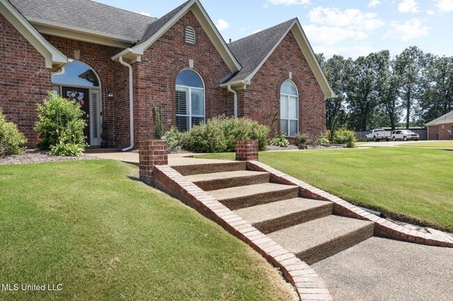 Building Photo - Available now! Beautiful Corner lot! 4 Bedrooms, Olive Branch schools!