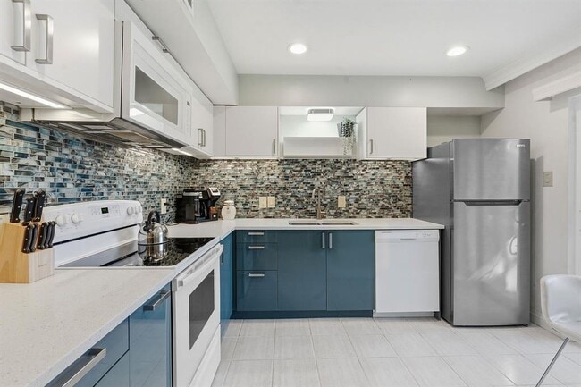 Photo - 112 World of Tennis Sq