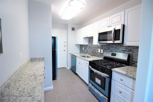 Photo - 10401 Grosvenor Pl