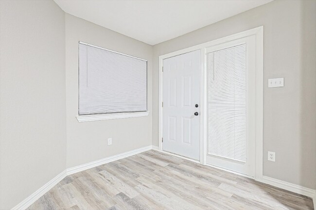 Photo - 9839 Walnut St Apartamento Unidad T110