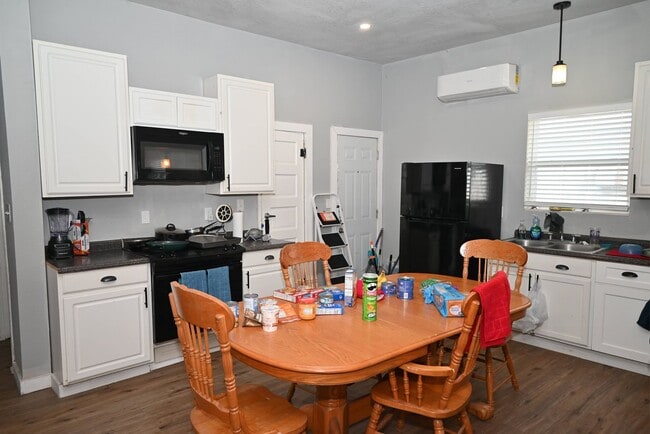 Photo - 1908 10th St Unit A