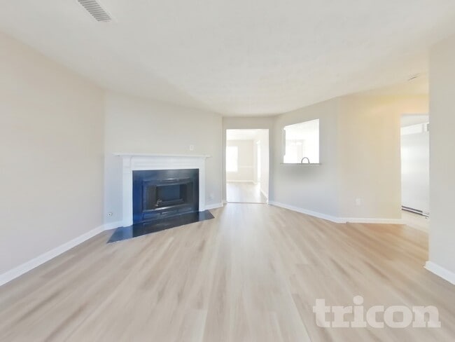 Photo - 2492 Feathertree Ln