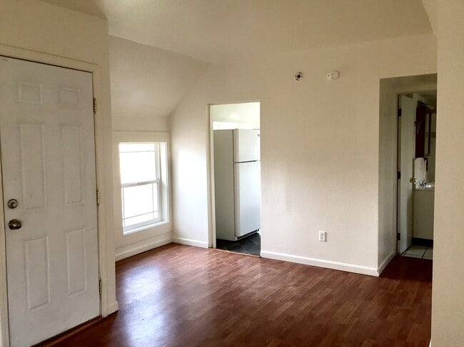 Photo - 828 W Maxwell Ave