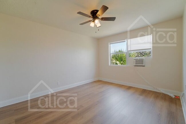 Photo - 801 N Sapodilla Ave Unit #1
