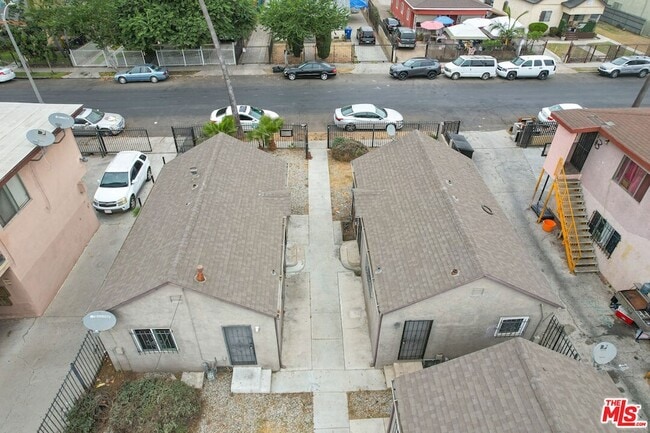 Photo - 644 W 81st St Casa