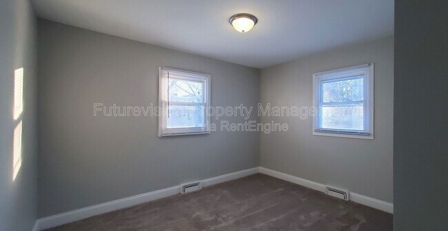 Photo - 923 Jasper St