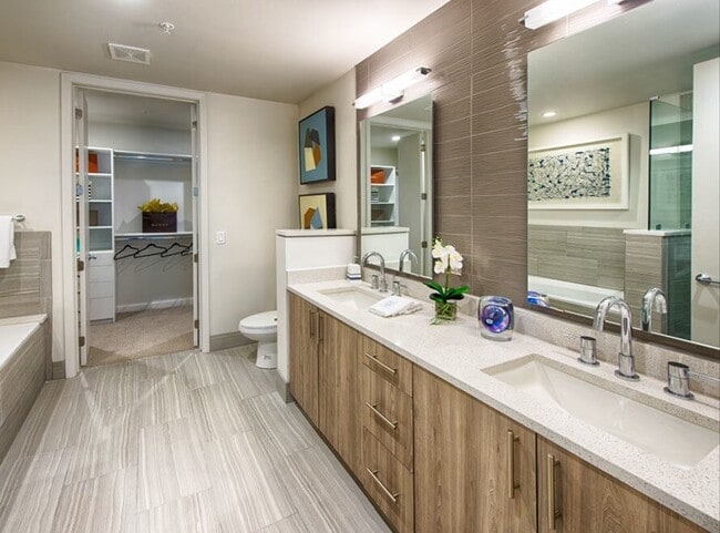 Photo - Live Luxury Near Hermann Park – 1 Month Free! Unit OHNP2
