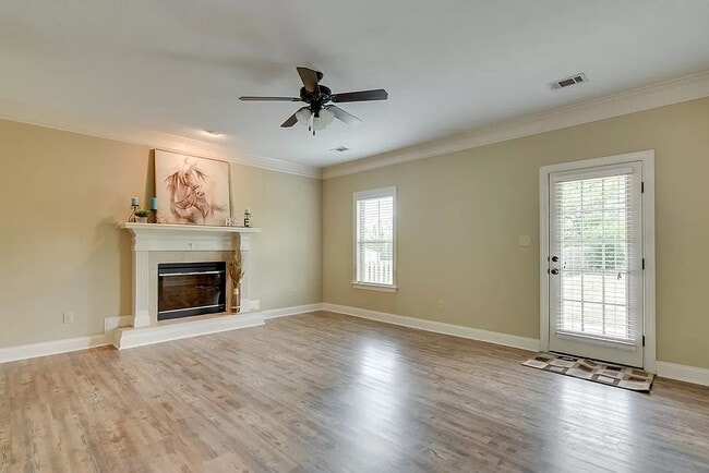 Photo - 8022 Battle St