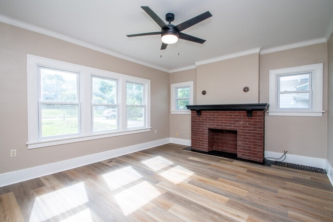 Living Room - 3415 N California Ave