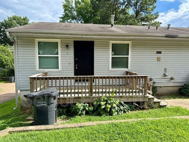 Building Photo - 2015 Stonemill Dr Unit 1