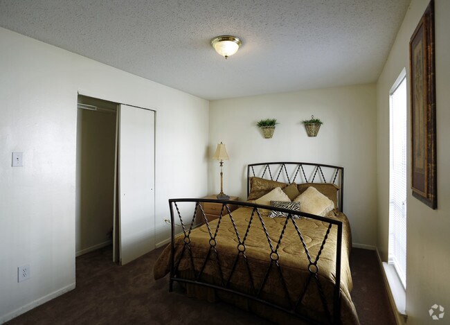 Bedroom - Avery Park Apartments