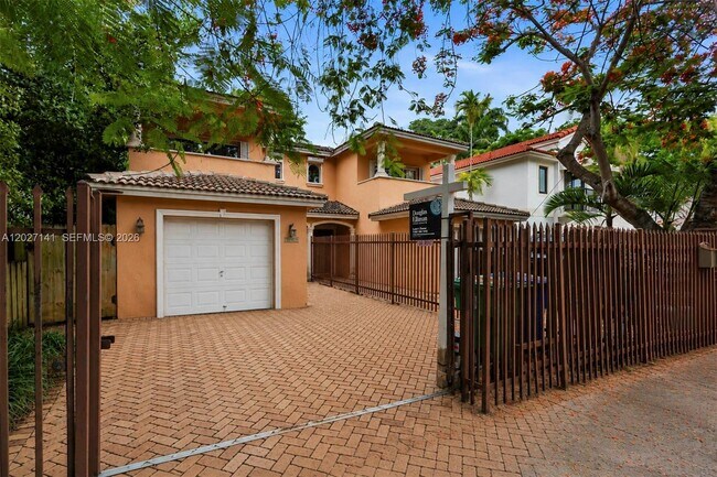 Photo - 3062 Matilda St