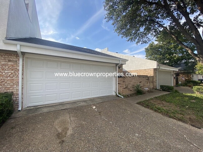 Building Photo - 2702 Stonecreek Pl