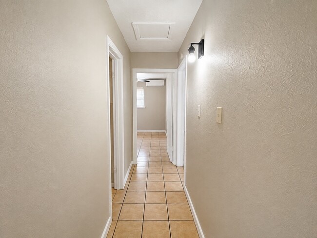 Photo - 2401 Hadley St