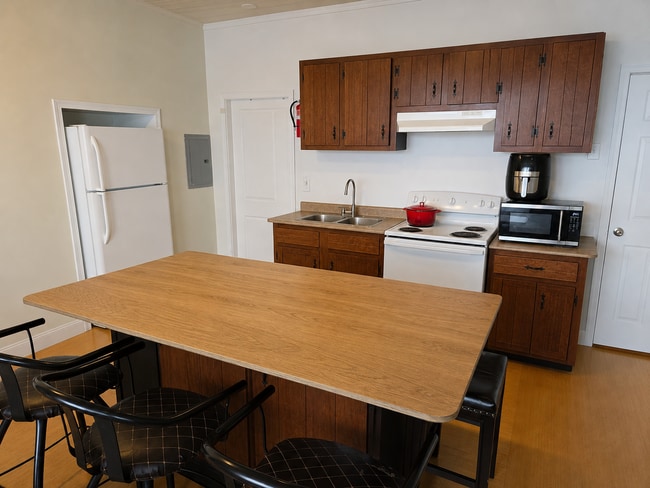 Photo - 180 W. Main St. Unit B