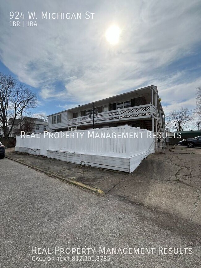 1 Bedroom, 1 Bath Apartment Close to Downtown - 1 Bedroom, 1 Bath Apartment Close to Downtown