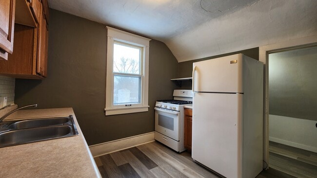 Photo - 1228 10th St N