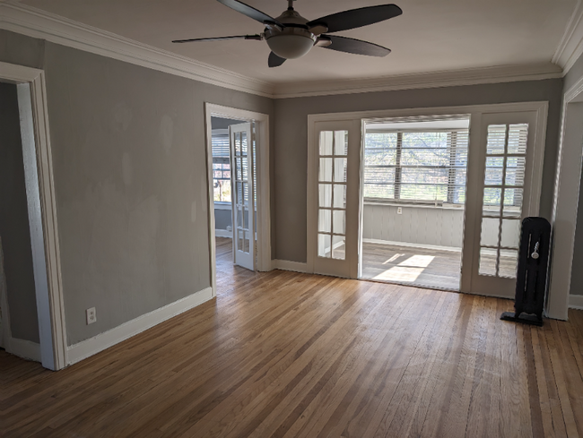 Building Photo - 129 E 46th St Rental