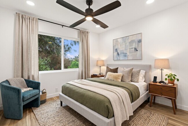 2735-2737 Teresita St.