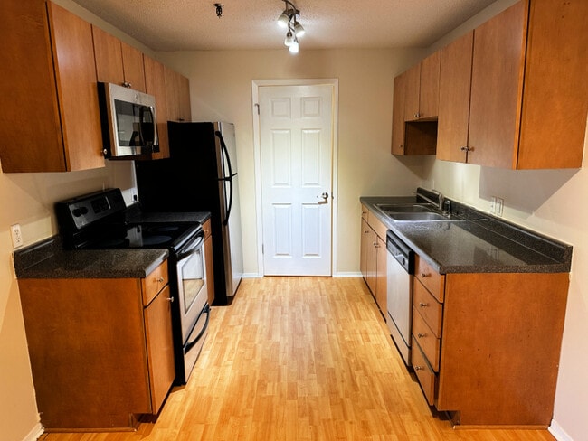 Photo - 1350 Brook St Unidad K