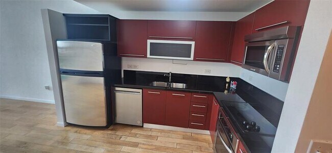 Photo - 253 NE 2nd St Unidad 631