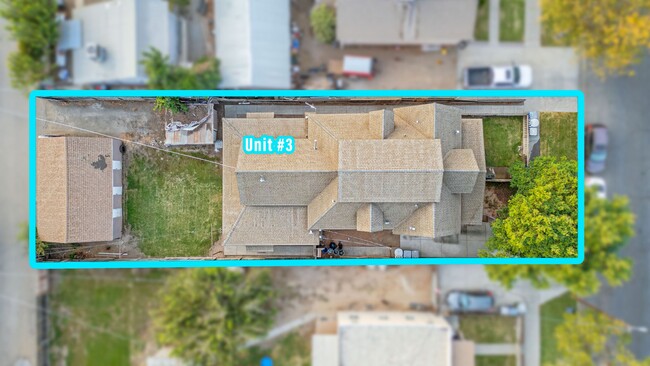 Building Photo - 536 W 10th St Unit #3