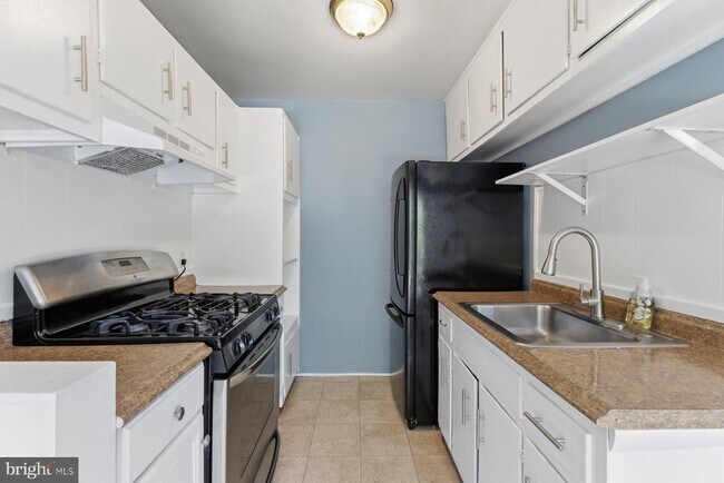 Photo - 4903 Americana Dr Unit 107