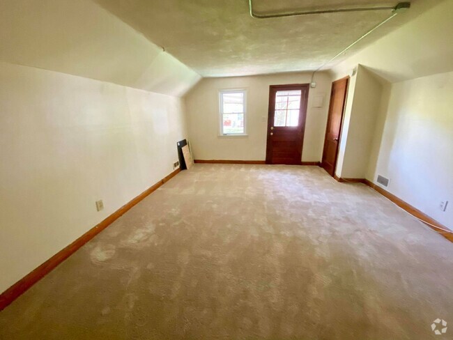 Building Photo - For Rent: Spacious Comfort at Ridgecroft Rd Unit 2 Rental