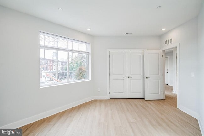 Building Photo - 646 N 32nd St Unit 15 Rental