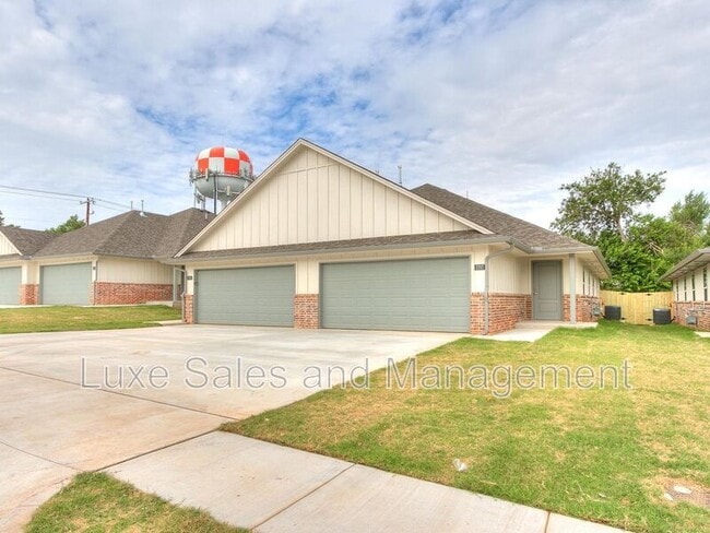 Photo - 3703 N Divis Ave