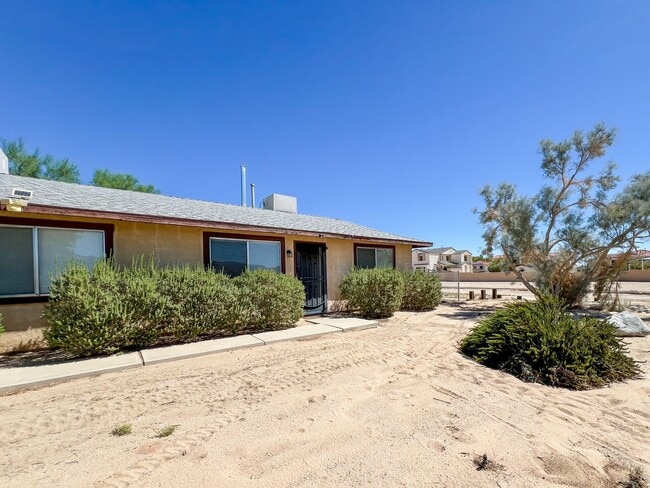 Building Photo - 73874 S Slope Dr Unit D