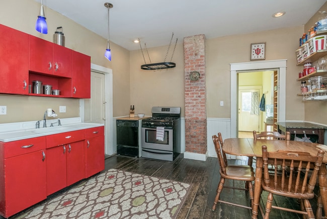 Photo - 923 W 6th St Casa