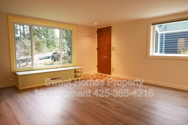 Photo - 1338 N 152nd St