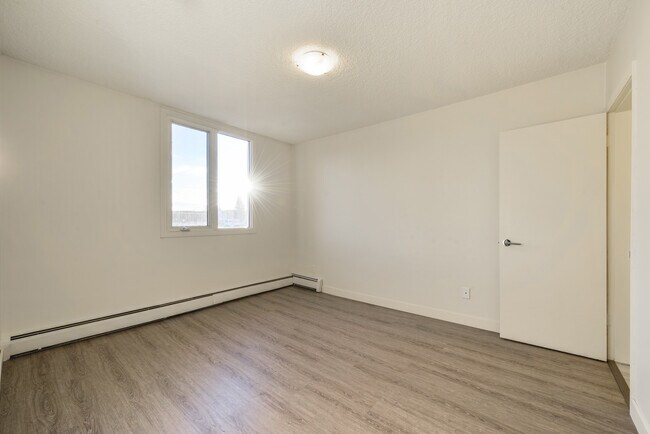 Photo - Imperial Tower