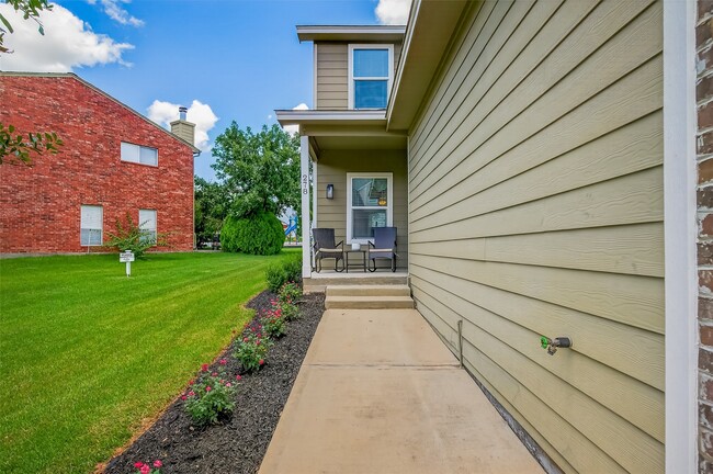 Photo - 278 Capetown Way