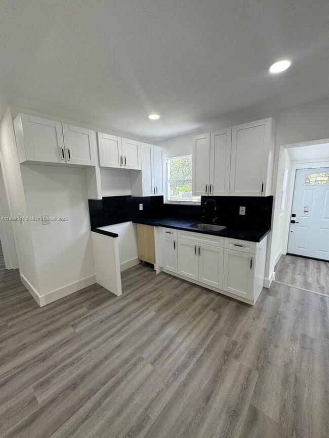 Photo - 3 bedroom in Miami FL 33127