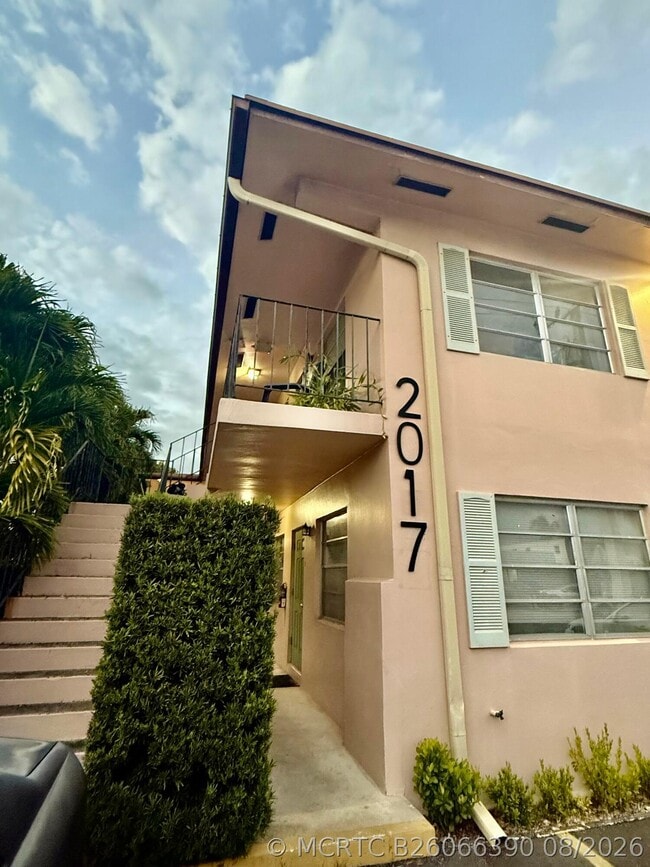 Building Photo - 2017 NE 18th St Unit 2