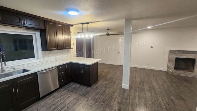 Photo - Remodeled 3 bedroom Ranch Style Milwaukie Home With SS Appliances, Fenced Backyard, Garage, & Ext...