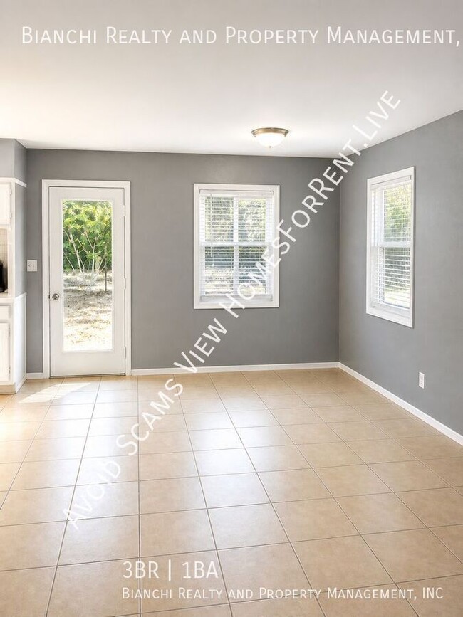 Photo - 930 Alcazar Wy S