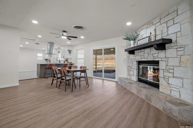 Photo - 209 Windcrest Dr