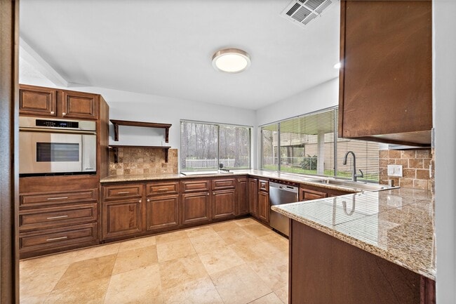 Photo - 7810 Antoine Dr