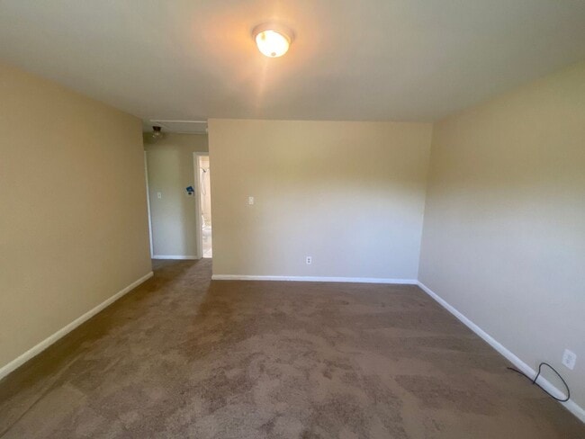 Photo - Charming 2-Bedroom Home with Spacious Yard in Ocean Lakes