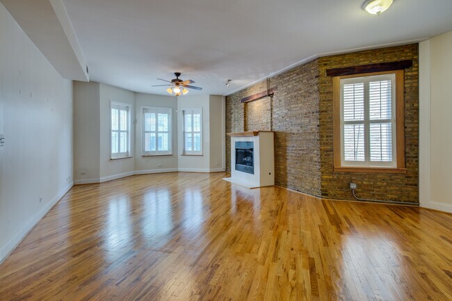 Photo - 5207 S Blackstone Ave Unit 1N