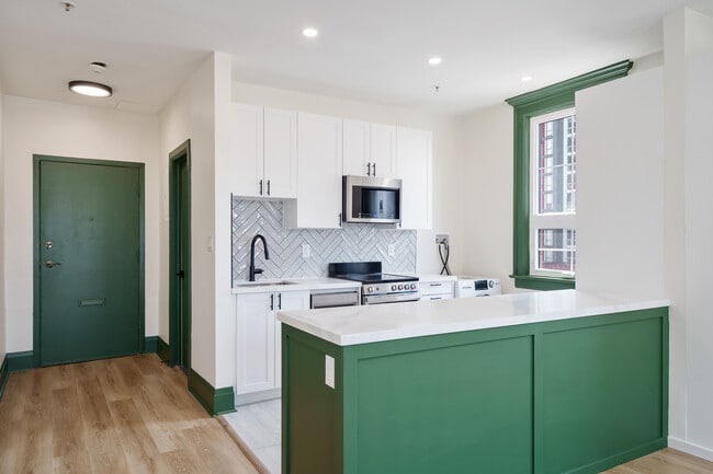 Photo - 72 James St N Unité 407