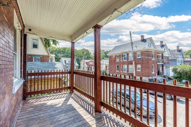 Photo - 208 Bosley St