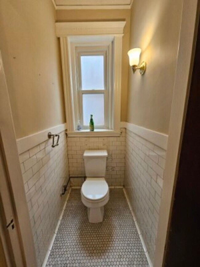 Photo - Fenway 5 bed 1.5 Bath