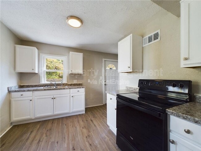 Photo - 7433 Arleta Blvd